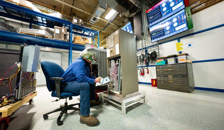 Johnson Controls Offers Funds To Upgrade HVAC Testing Lab At Wichita